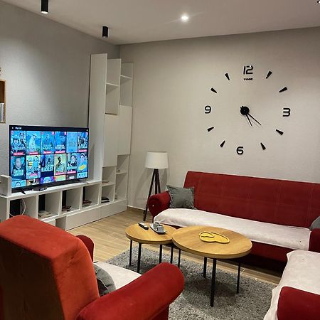Ora-Prn,Cosy Apartment In The City Center プリシュティナ エクステリア 写真