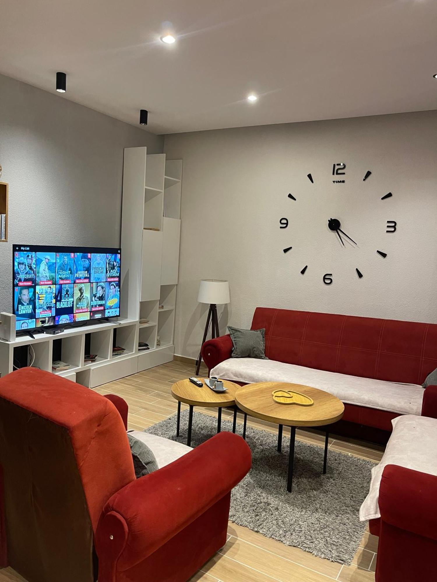 Ora-Prn,Cosy Apartment In The City Center プリシュティナ エクステリア 写真