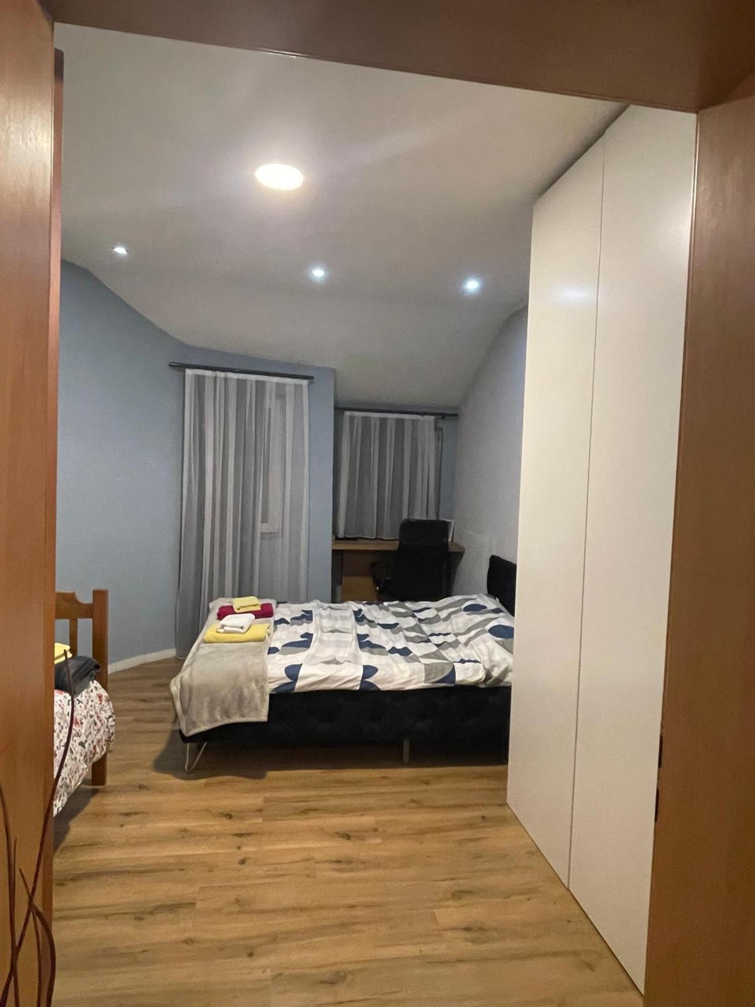 Ora-Prn,Cosy Apartment In The City Center プリシュティナ エクステリア 写真