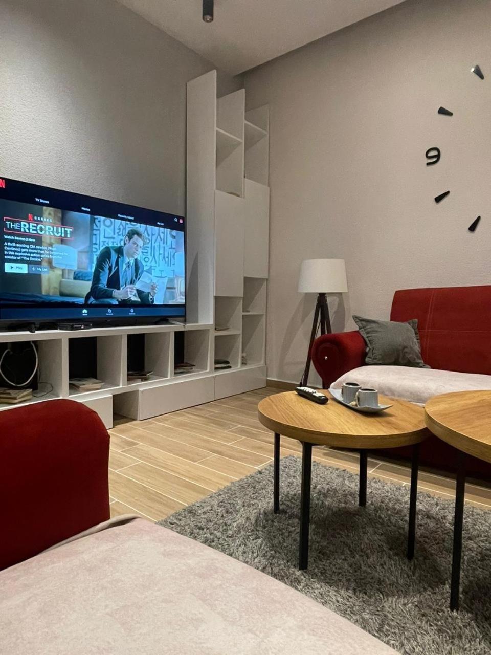 Ora-Prn,Cosy Apartment In The City Center プリシュティナ エクステリア 写真