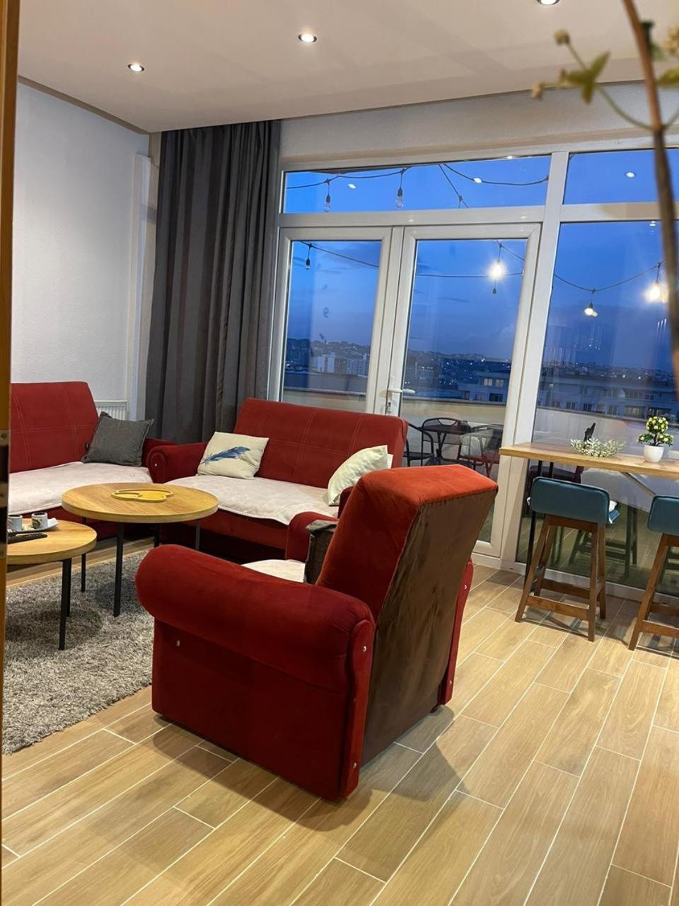 Ora-Prn,Cosy Apartment In The City Center プリシュティナ エクステリア 写真