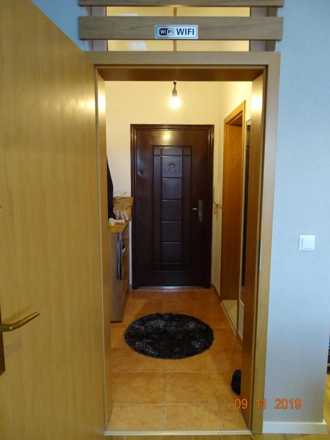 Ora-Prn,Cosy Apartment In The City Center プリシュティナ エクステリア 写真